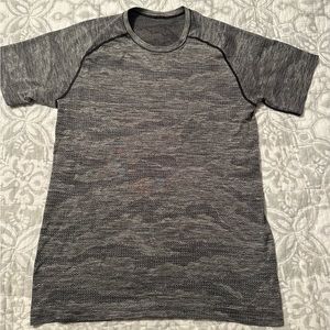 Lululemon Men’s Medium EUC Camo print